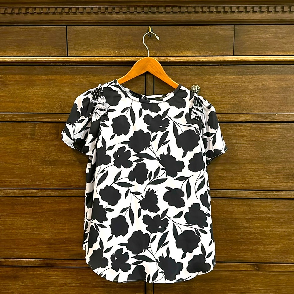 Ann Taylor cap sleeve blouse petite